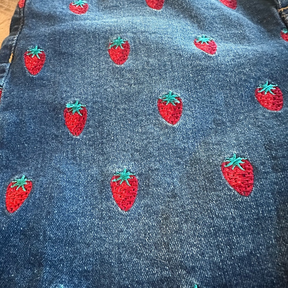 Hell Bunny Denim Shorts with Embroidered Strawberries ๐ - Picture 6 of 11